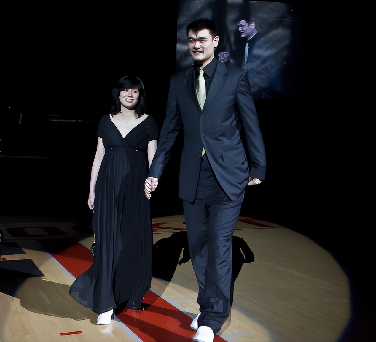 Current status of Yao Ming and his wife Ye Li: 41-year-old Ye Li is ...