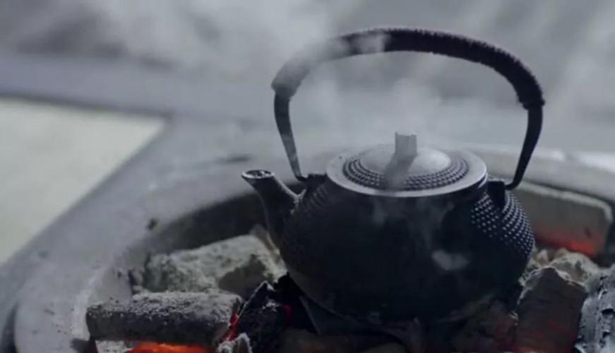 Drinking water boiled by an electric kettle for a long time will not only damage the nerves but