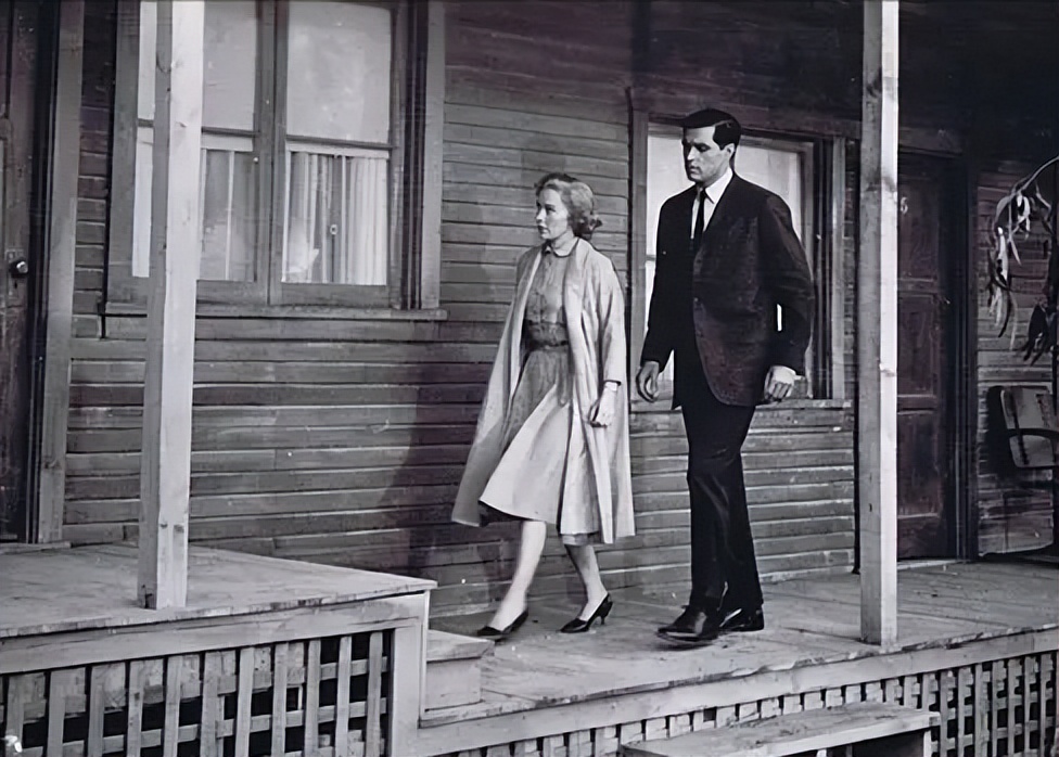 In "Psycho", how did Hitchcock use narrative techniques and background