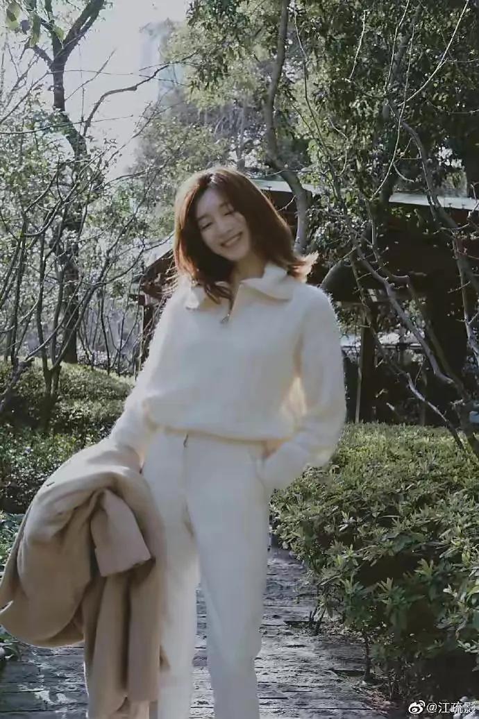 2025 Korean Oriental Beauty, a skirt with strong plasticity and beauty out of the circle, showing thinness and covering the meat holiday style