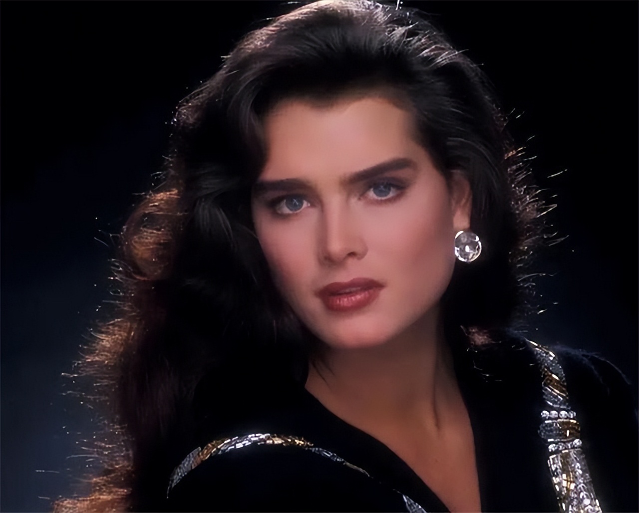 At the age of 10, she appeared naked, and at the age of 20, she claimed