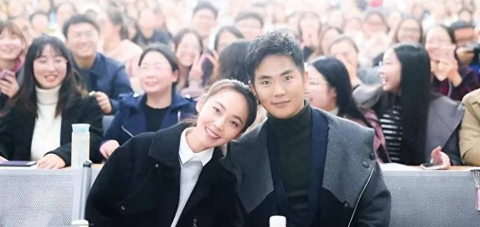 Wang Kai and Zhang Jianing gathered at a birthday party, and their ...