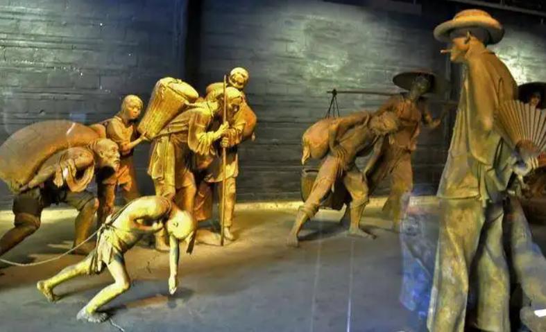 In 2010, more than a thousand descendants sacrificed to Liu Wencai to ...