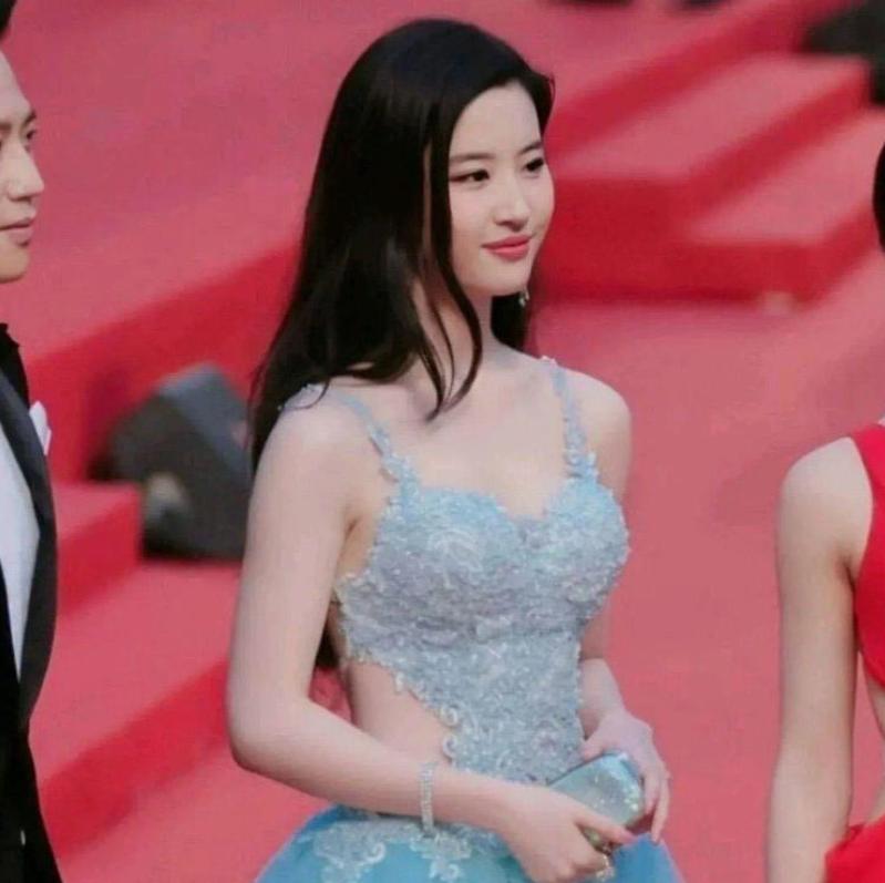 Unretouched Pics Of Liu Yifei At The Mall Show Why Netizens Call Her “Fairy  Sister” - 8days