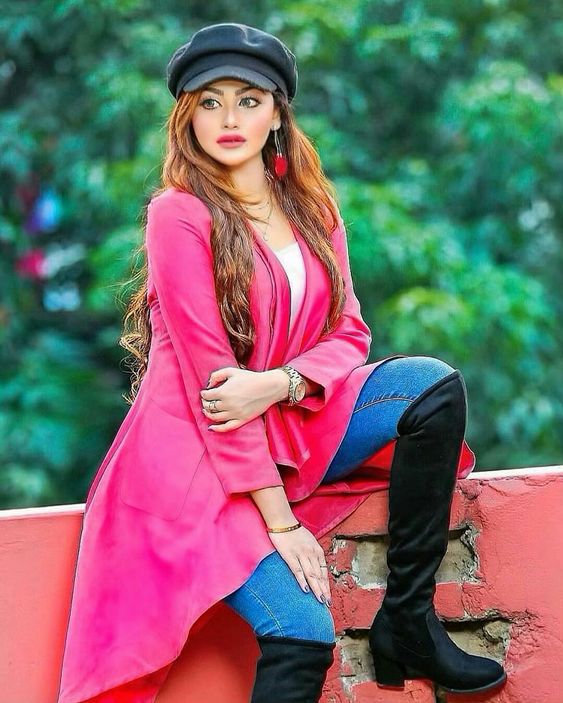 Why do men in Dubai wear white robes?Actually there is a little secret