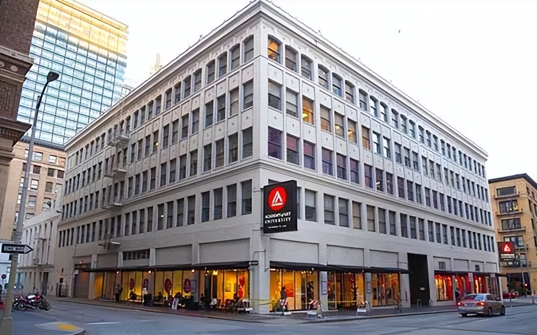 Memphis Art and San Francisco Graphic Design School "Design History