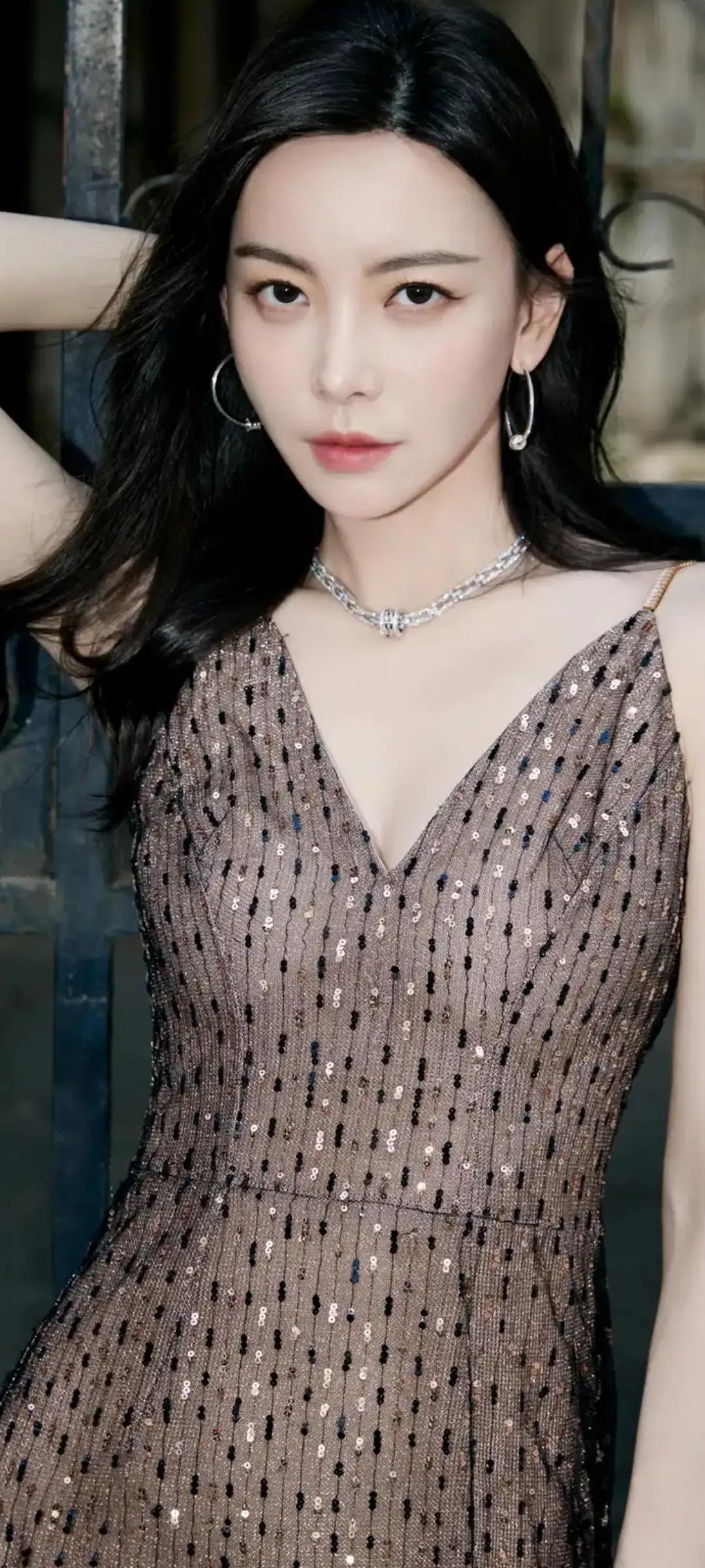 Yu Wenwen - iNEWS