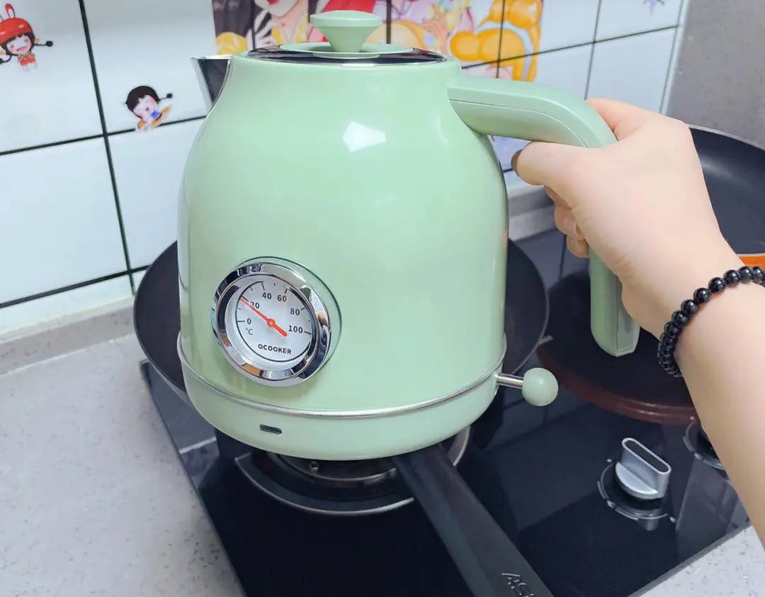 Frequent drinking of water boiled by "electric kettle" not only damages nerves but also causes