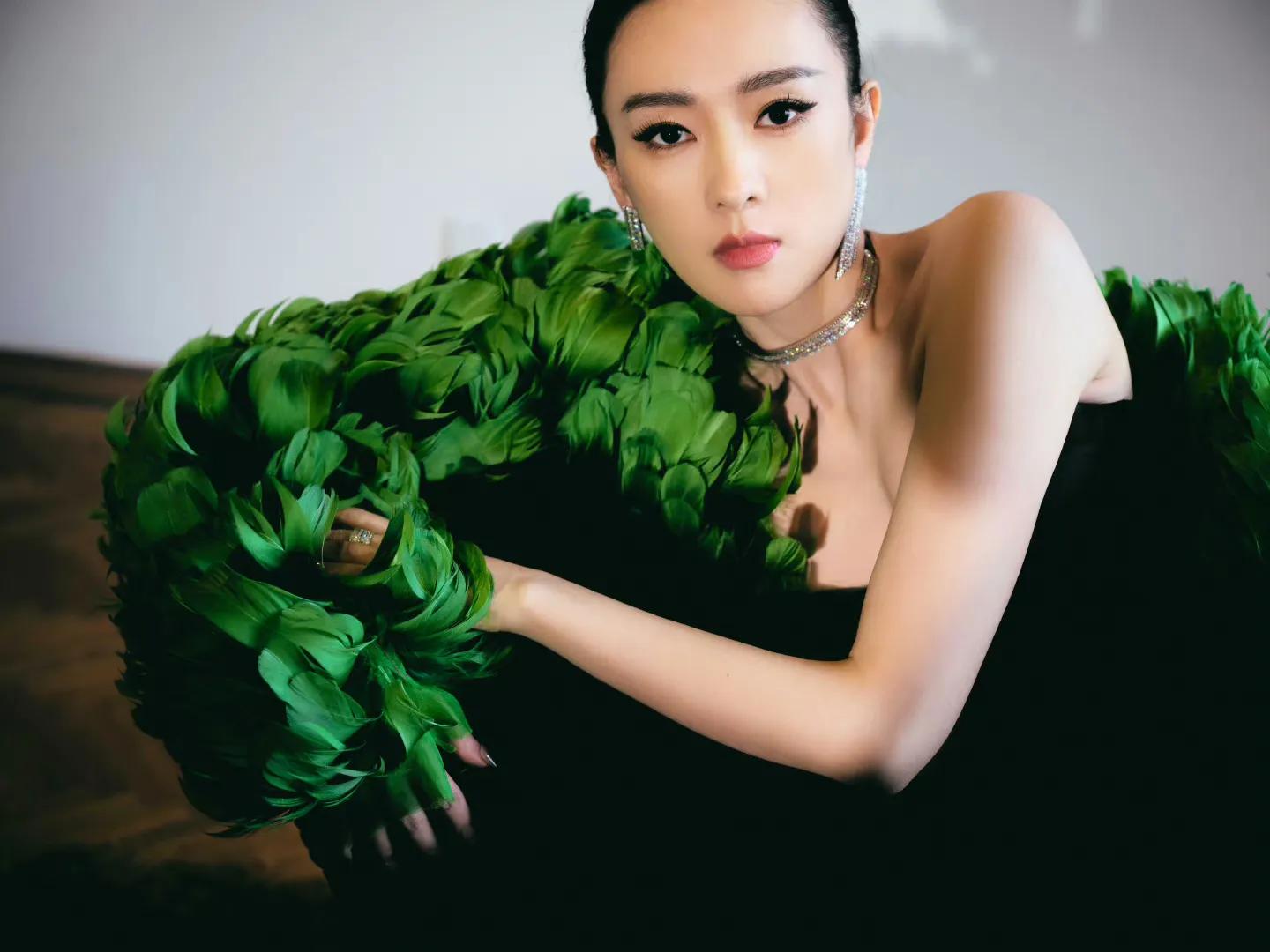 Nursery Rhyme Weibo Night Dark Green Feather Shape - iNEWS