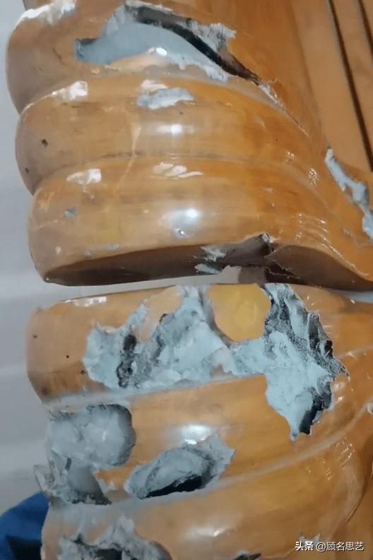 the-solid-wood-sofa-bought-for-6-000-yuan-is-actually-made-of-cement