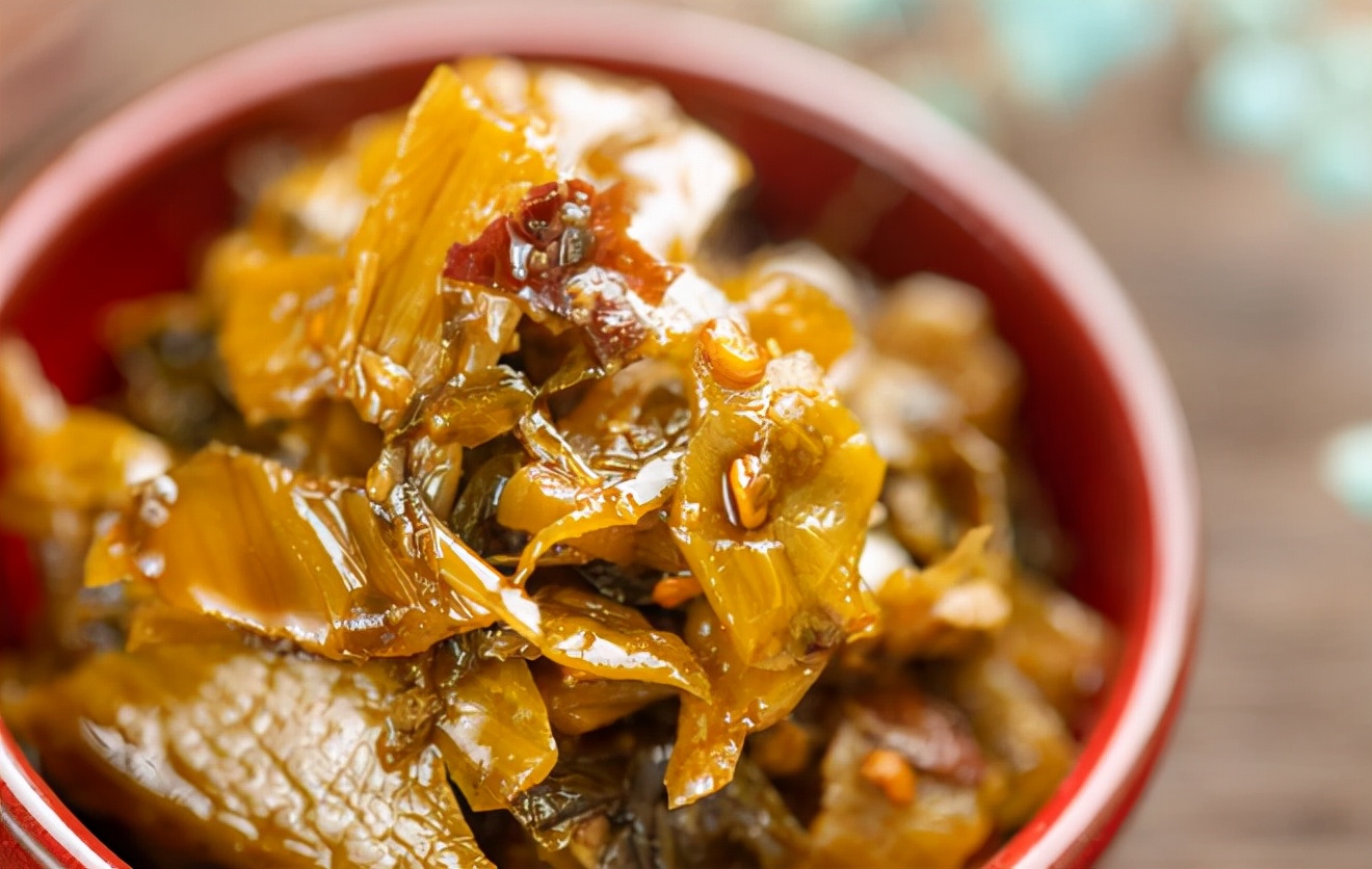 A pot of sauerkraut has pitted two giants, and Chinese instant noodles