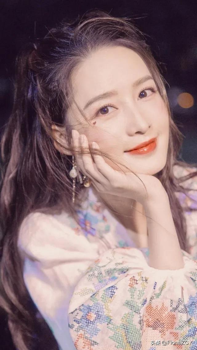 Li Qin's appearance and figure coexist, so beautiful - iMedia