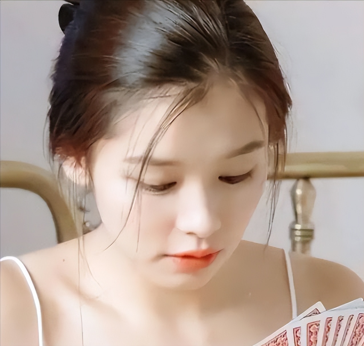 Taking nude photos for the explosion, playing 