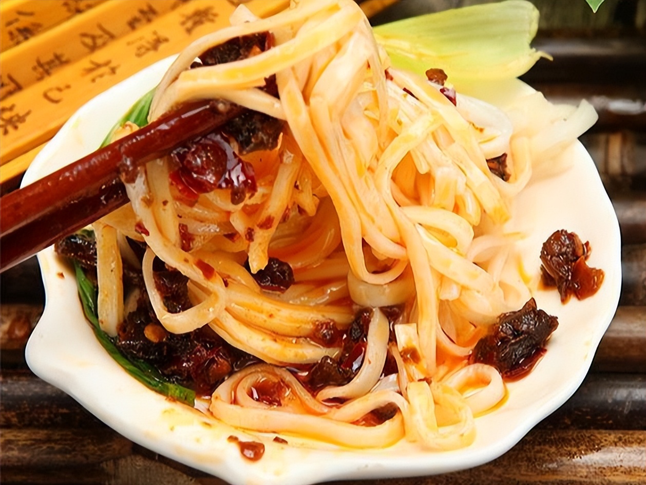 Homemade shiitake mushroom sauce, secret recipe, cook in one pot for