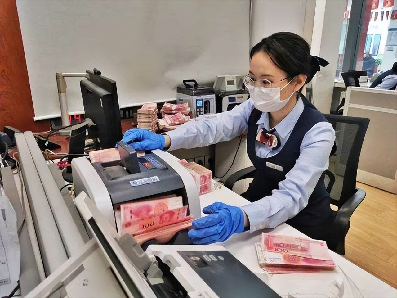 The money is stored in the bank, is it stupid or great wisdom? Insider