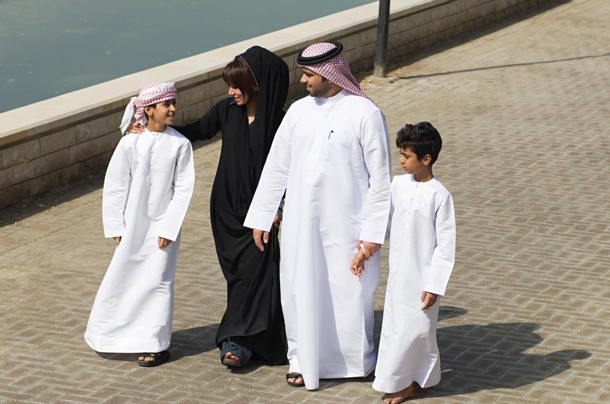 Polygamy, water is more expensive than oil?Real Dubai is like this... iNEWS
