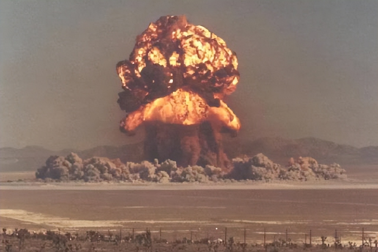 What would happen to the world if Russia really dropped a nuclear bomb ...