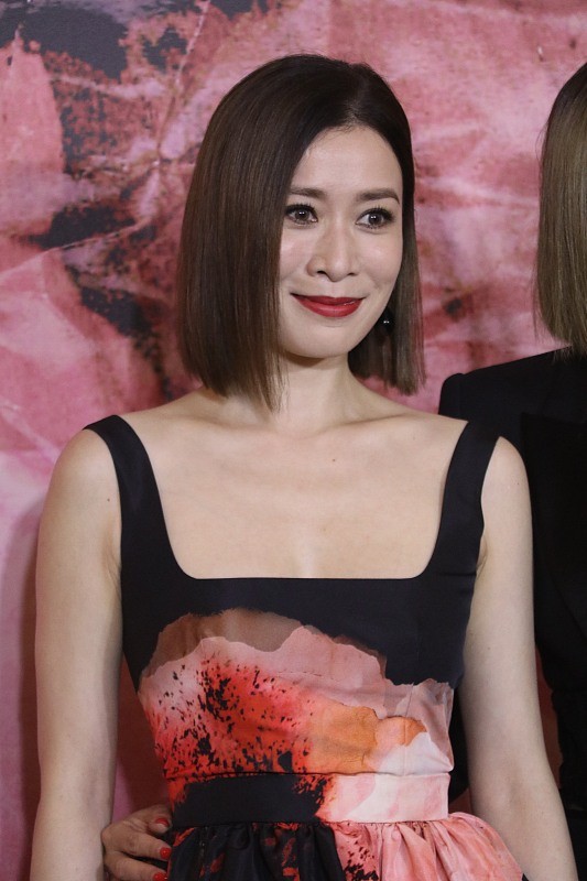 Why are women in suspender skirts so attractive?See Charmaine Sheh