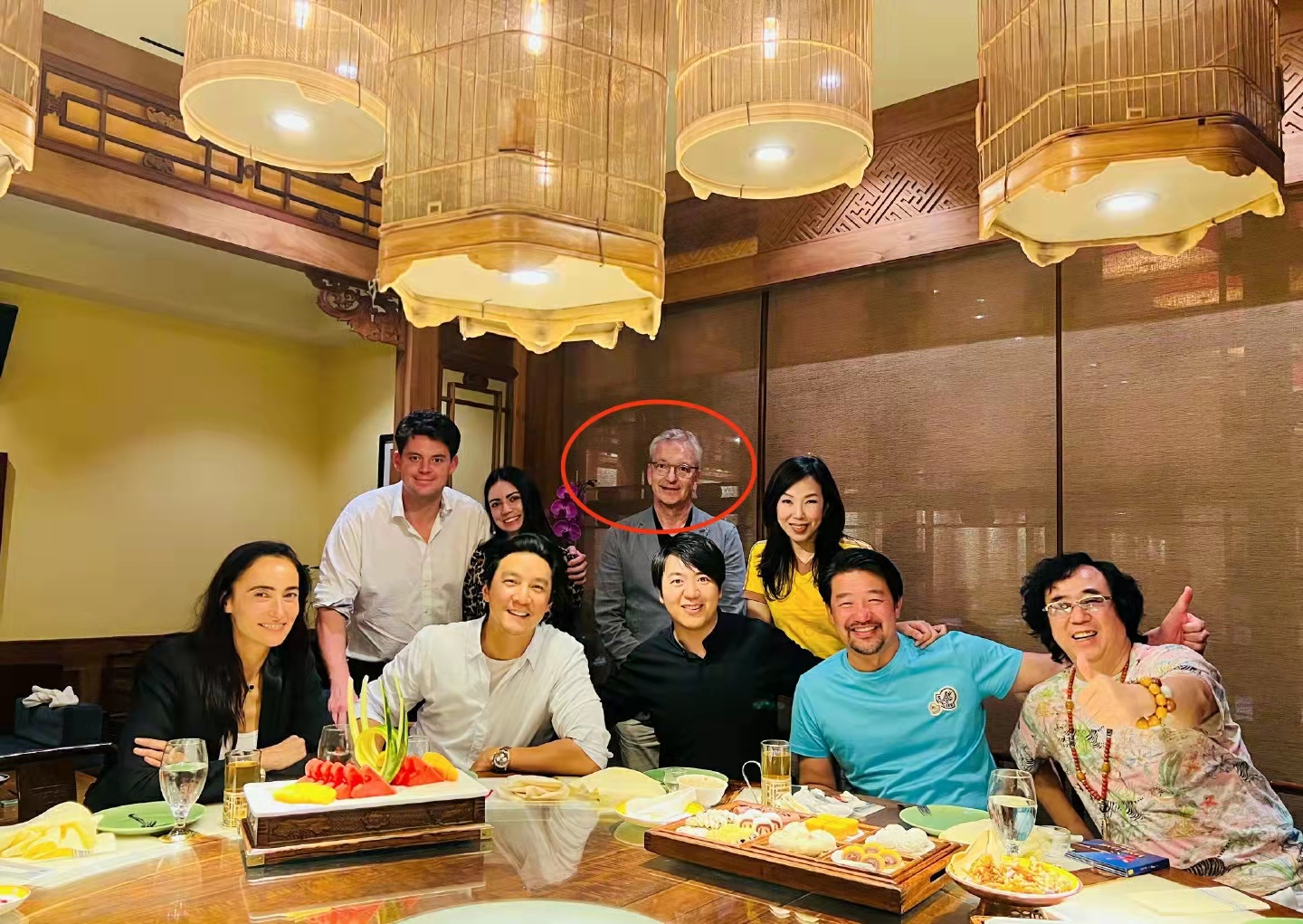 Lang Lang took photos of the MidAutumn Festival dinner!Daniel Wu's