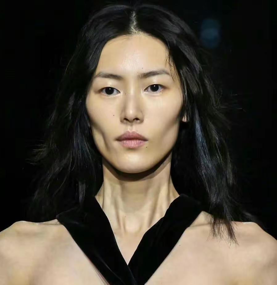 Paris fashion show, naked Chinese female models caused controversy, a