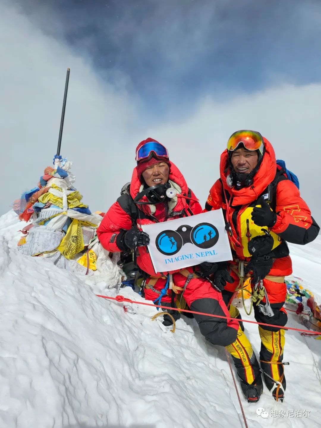 The first photo of Mount Everest summit this spring is released; the ...