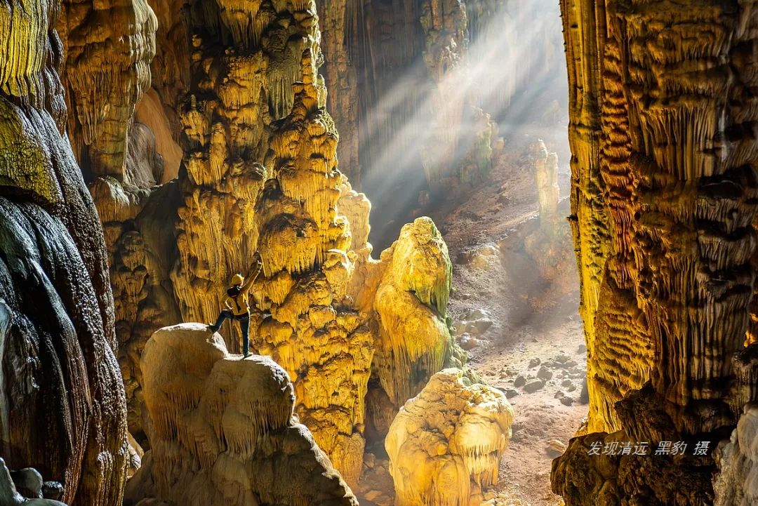 Yangshan Xiling, held up by the peaks in the sky, is famous for a ...