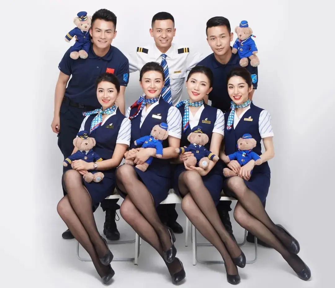Why do flight attendants wear short skirts and stockings just to look good?Many people are wrong