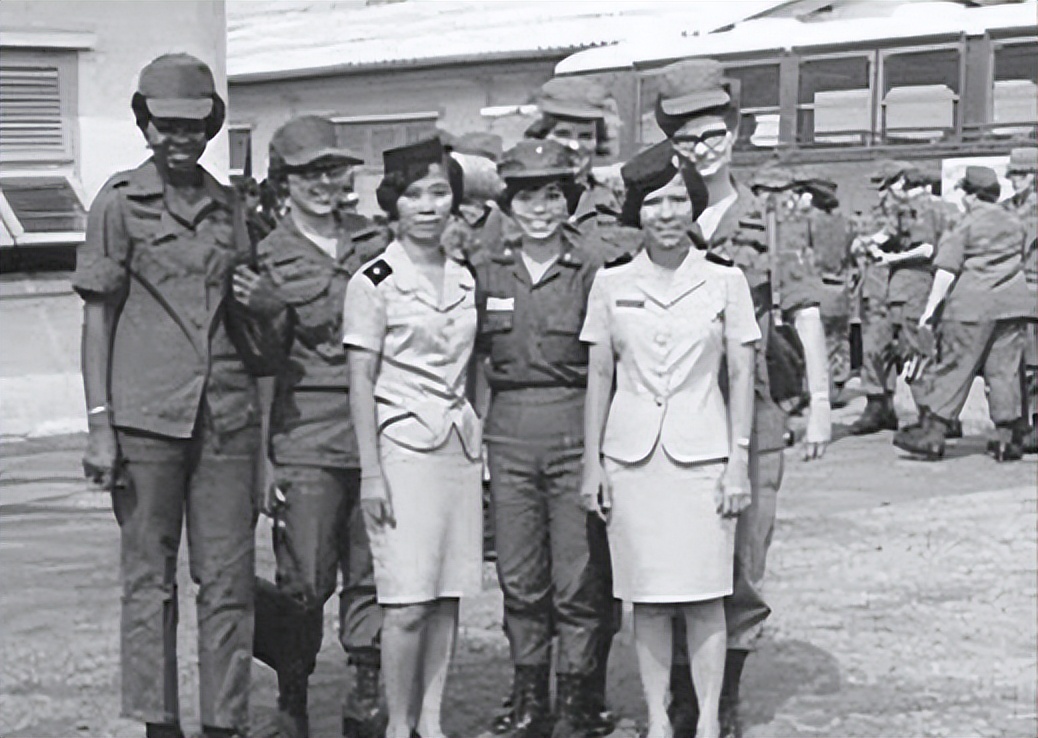 During the Vietnam War, Vietnamese female soldiers would take off their clothes directly when they were captured? What is the reason behind