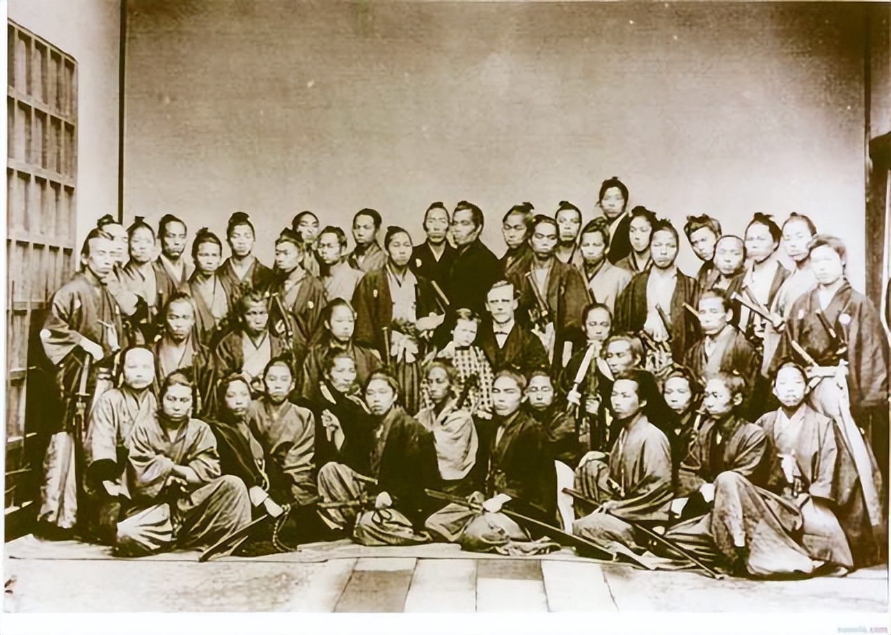 The Meiji Restoration succeeded, but the Hundred Days Reform failed