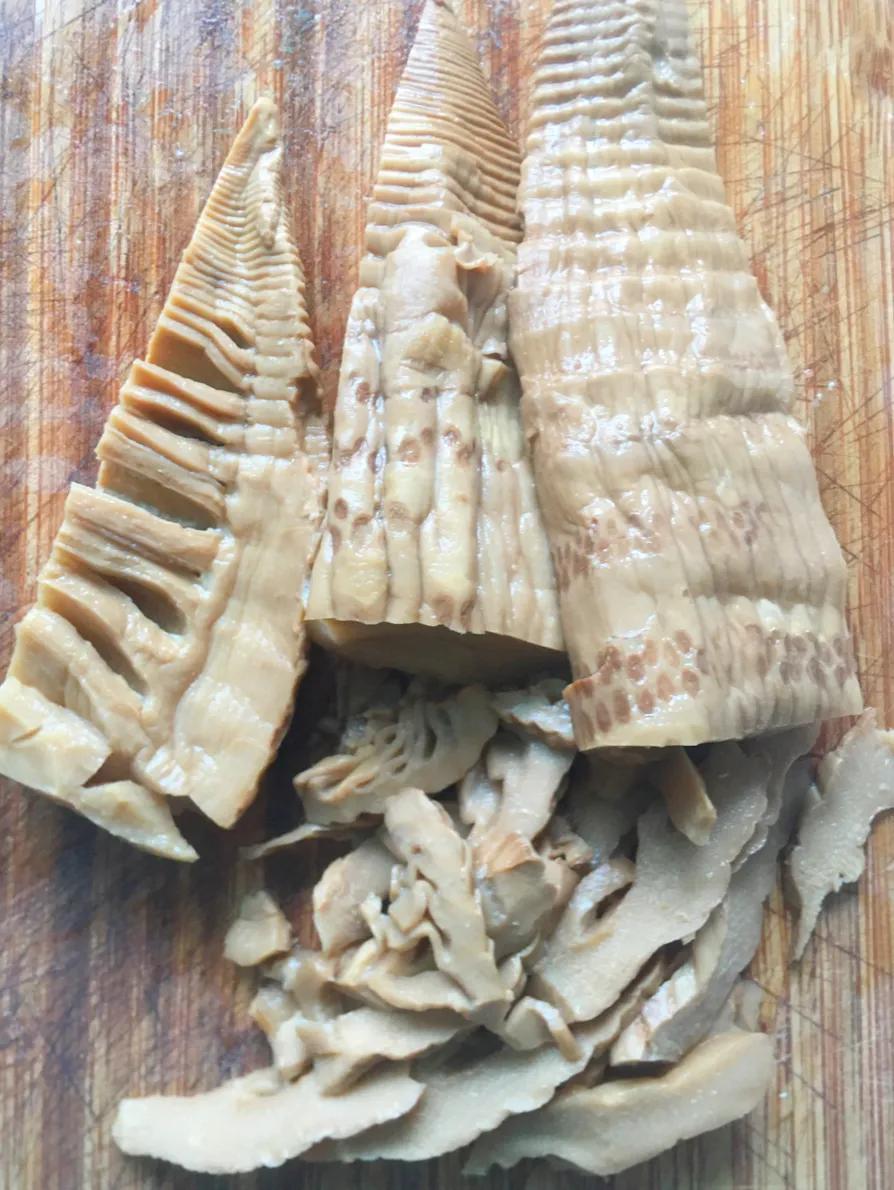 DIY gourmet gourmet bamboo shoots and roast pork are so delicious iNEWS