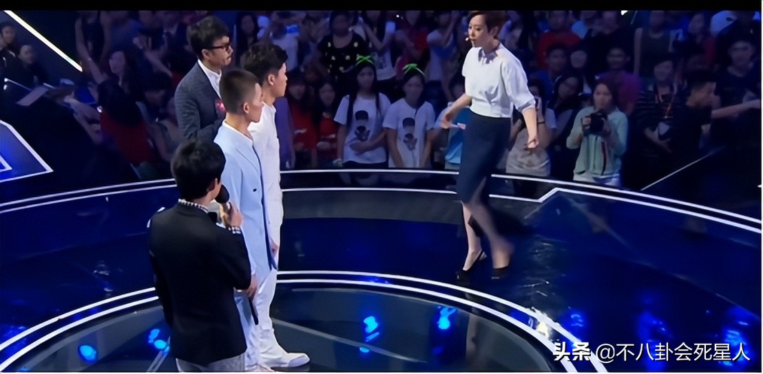 The Embarrassing Scene Of Ten Celebrities Hai Qing Knelt Down And Confessed To Ou Hao And