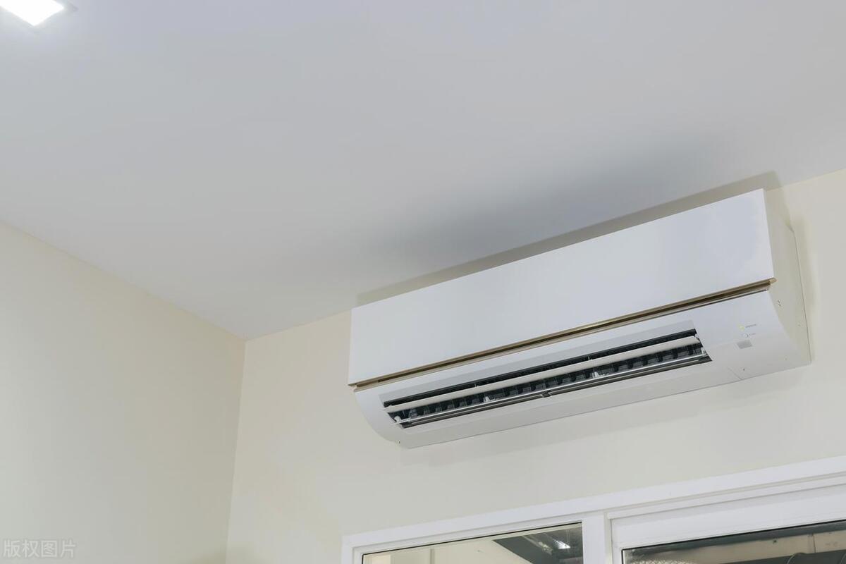 Why does the air conditioner have a burning smell? iNEWS