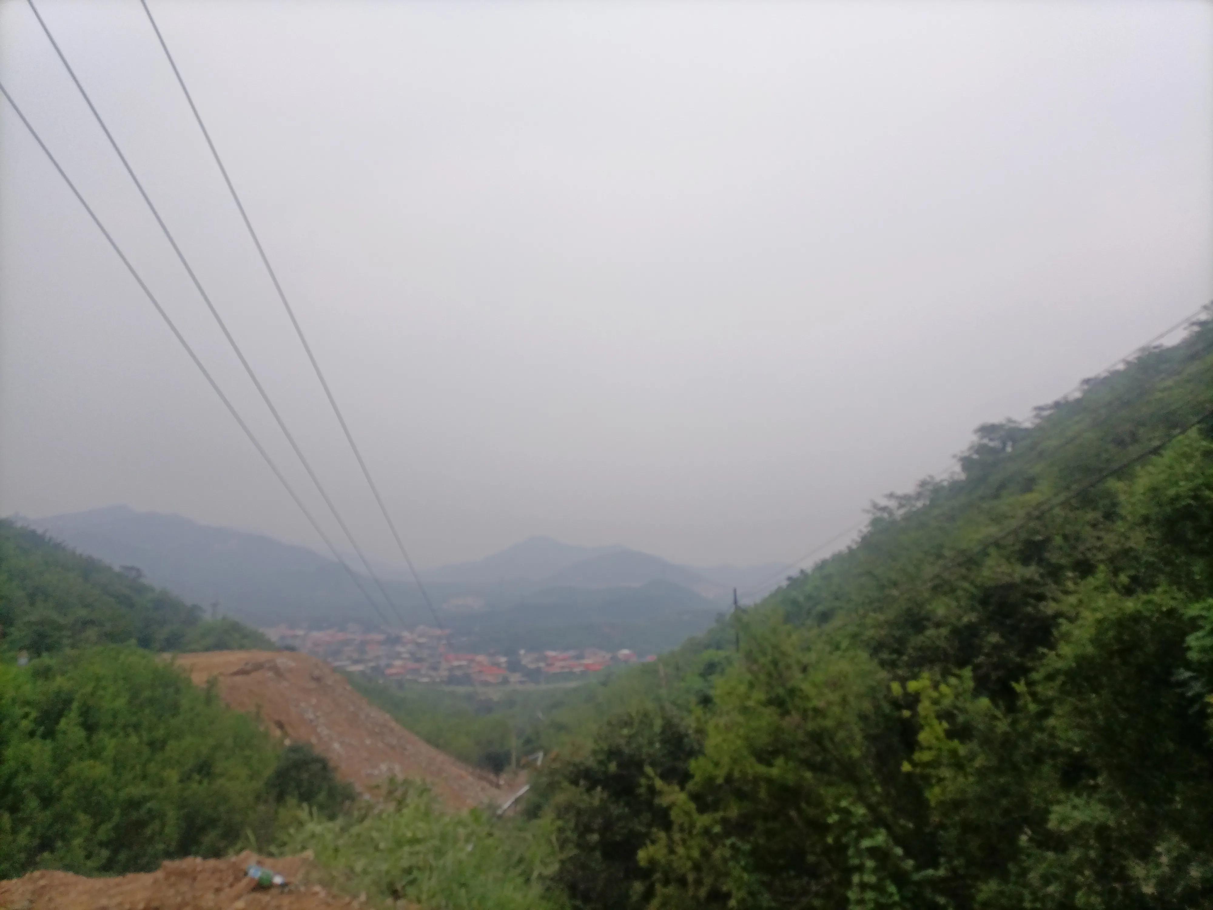 The weather is hot and the heat is heavy, and the clouds are deep in