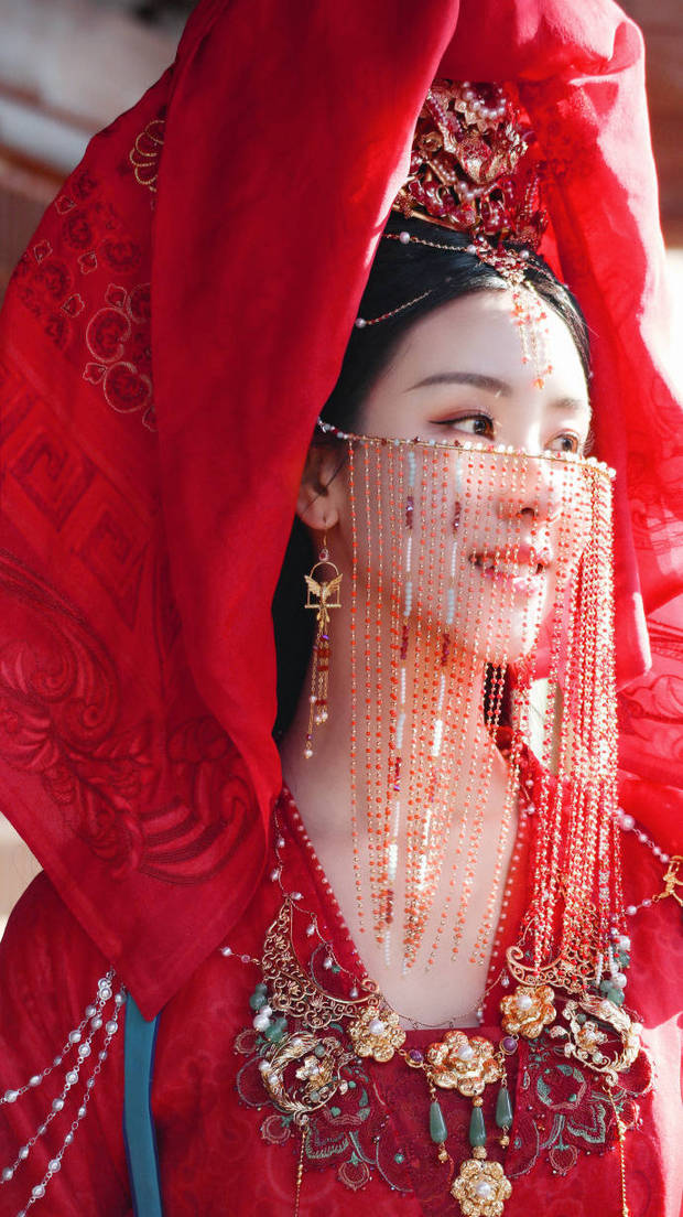 Chen Duling's new drama Dahong wedding dress looks beautiful and ...