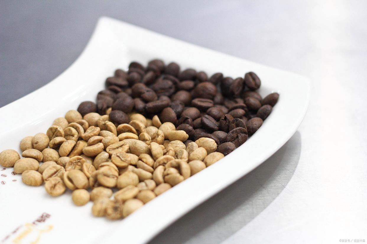 What is the difference between white coffee and black coffee? Where is