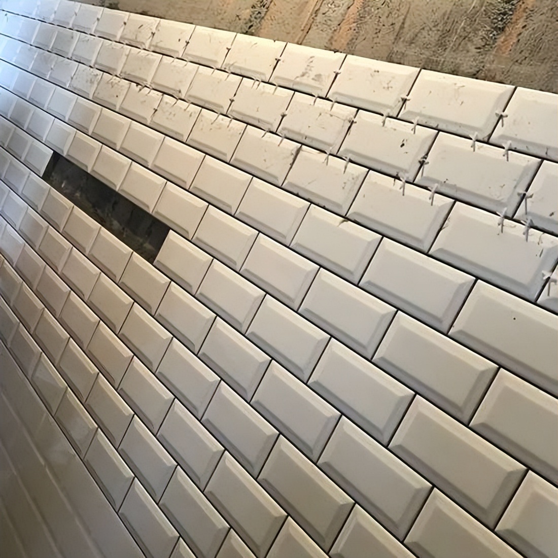 What to do if the exterior wall leaks when it rains? Quick Fix Revealed