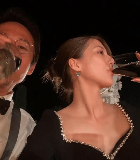 Wu Qianyu posted date photos, Shi Boxiong romantically proposed, the ...