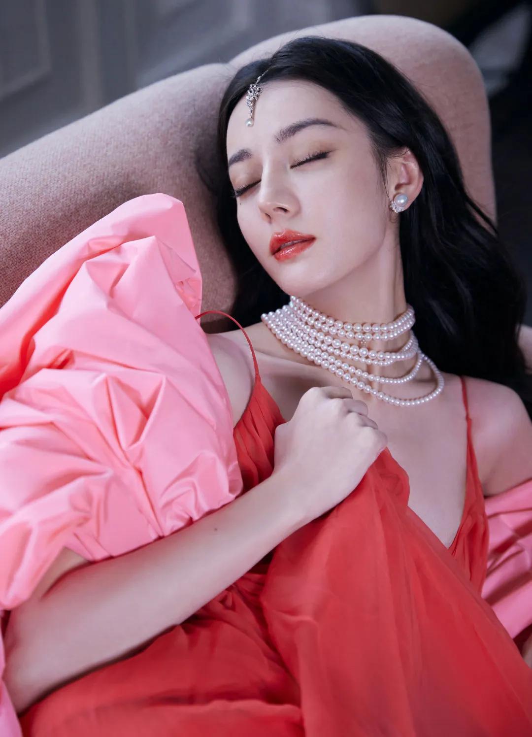 Di Lieba's Weibo night exotic princess style - iNEWS