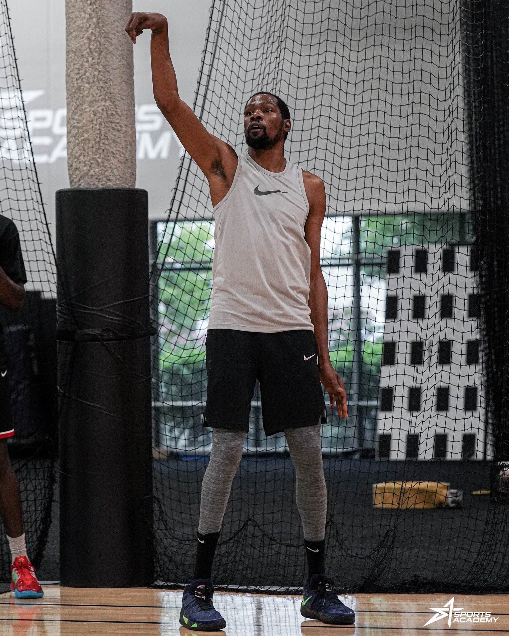 To play basketball well, how to carry out physical training, leg