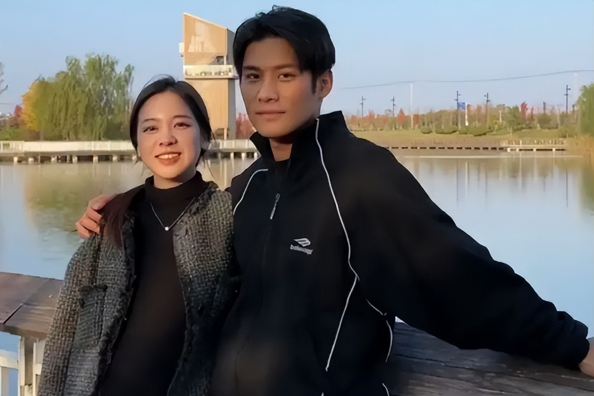 The photo of Mrs. Dayang and Wang Jiaer caused controversy, and Brother ...