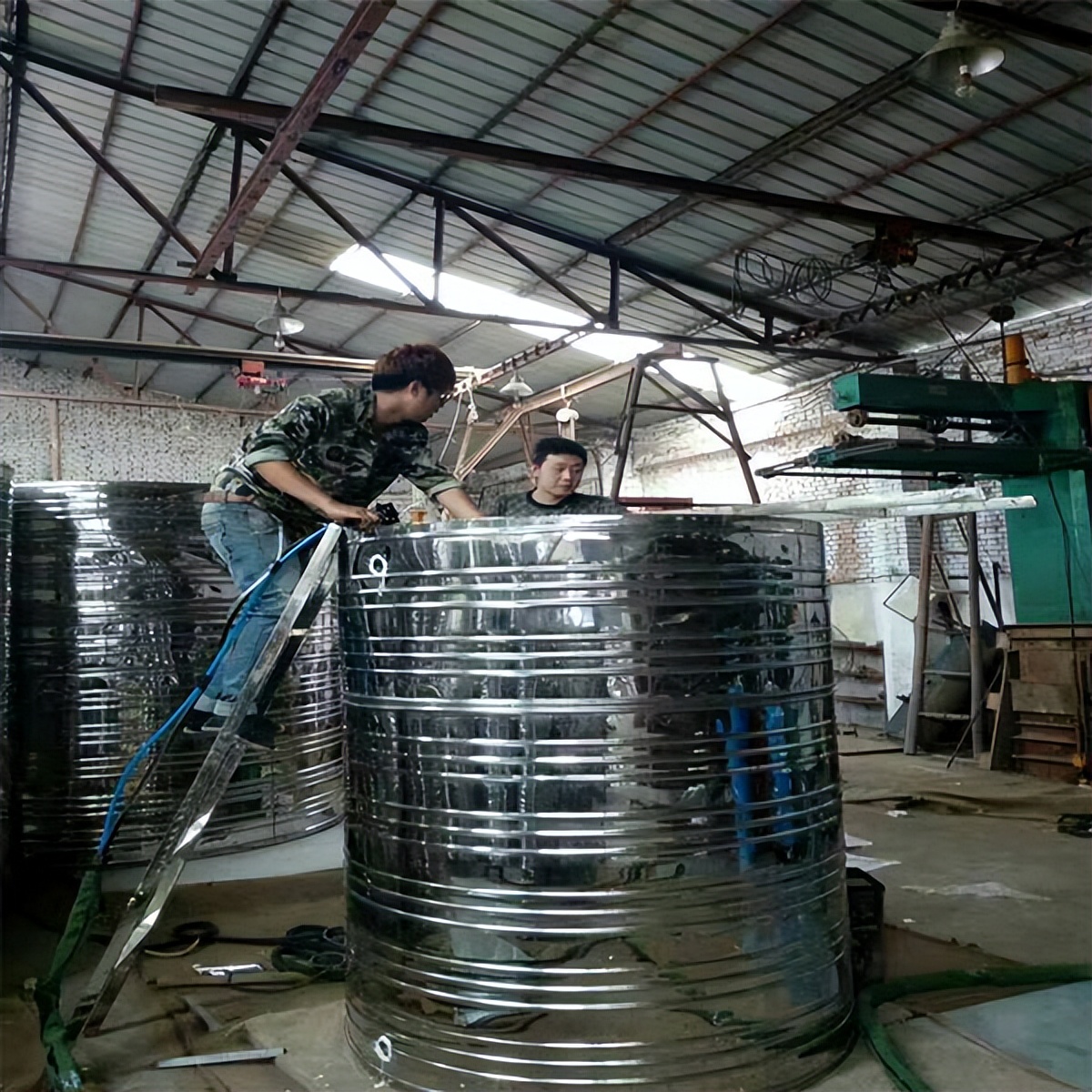 Water Tank Filling Pouring Equipment Water Tank Insulation Polyurethane