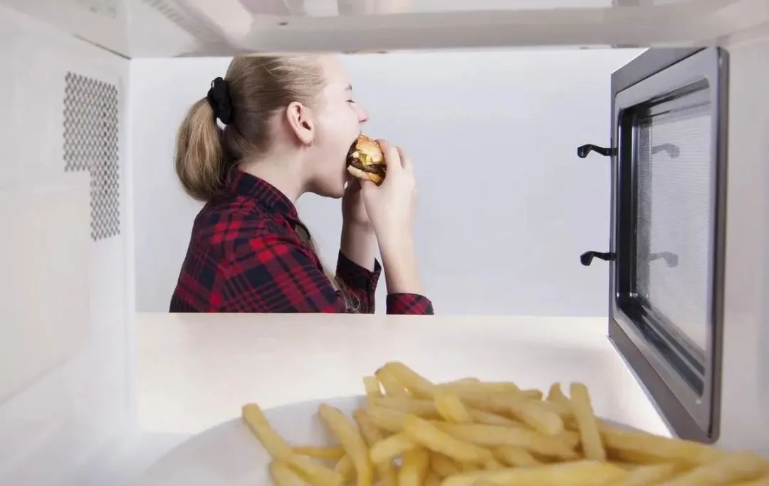 These 5 common foods should not be heated in a microwave oven until