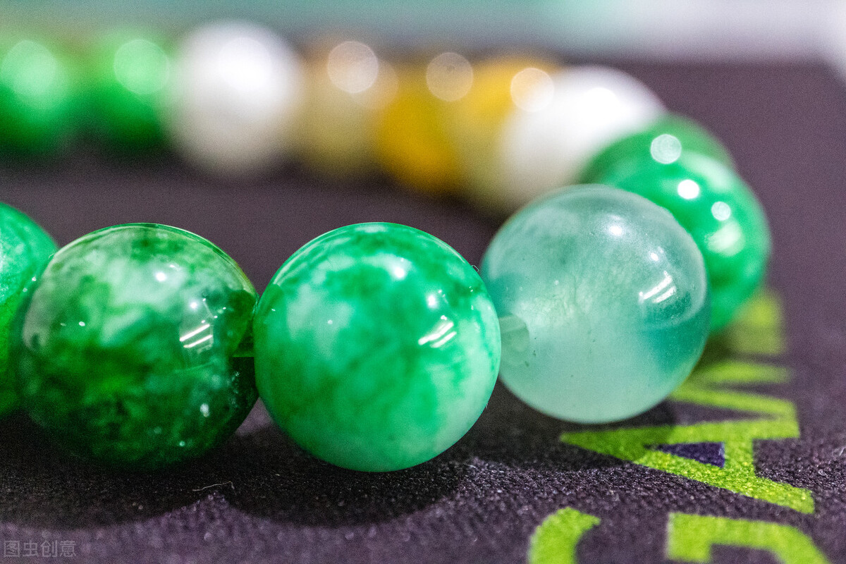 Which is more valuable, emerald or imperial green jade?Do you know the