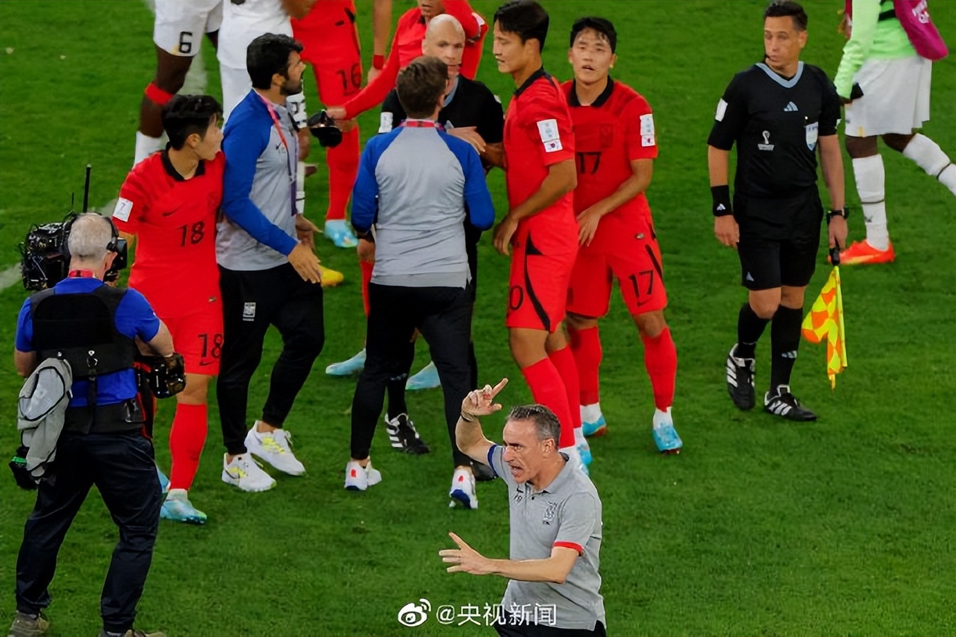 The South Korean coach angrily reprimanded the referee and was expelled