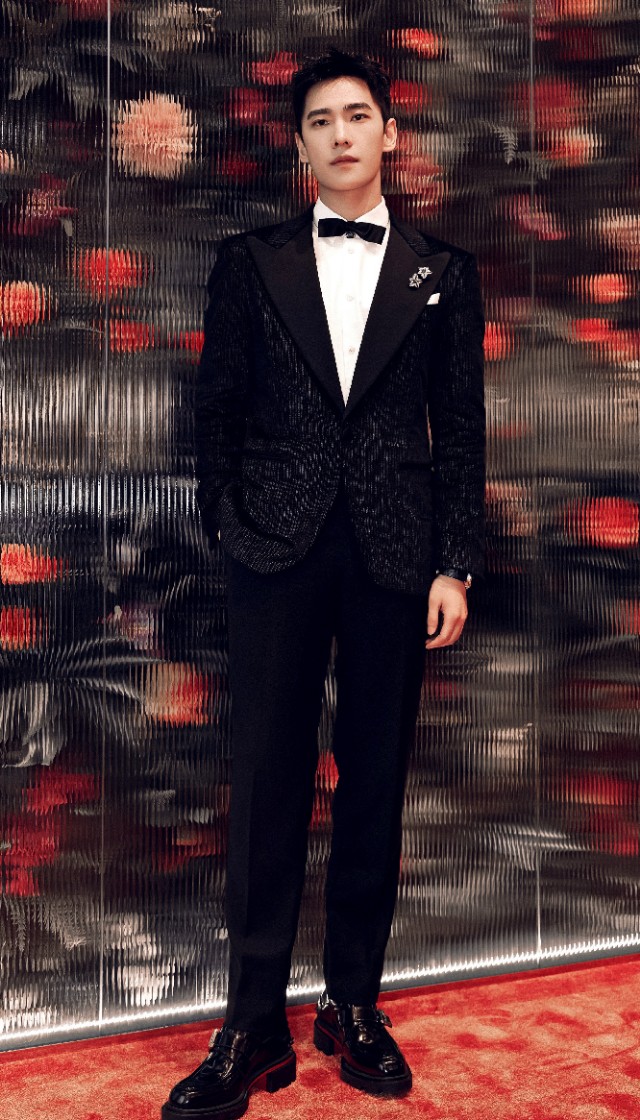 Photo of Yang Yang's handsome suit - iNEWS