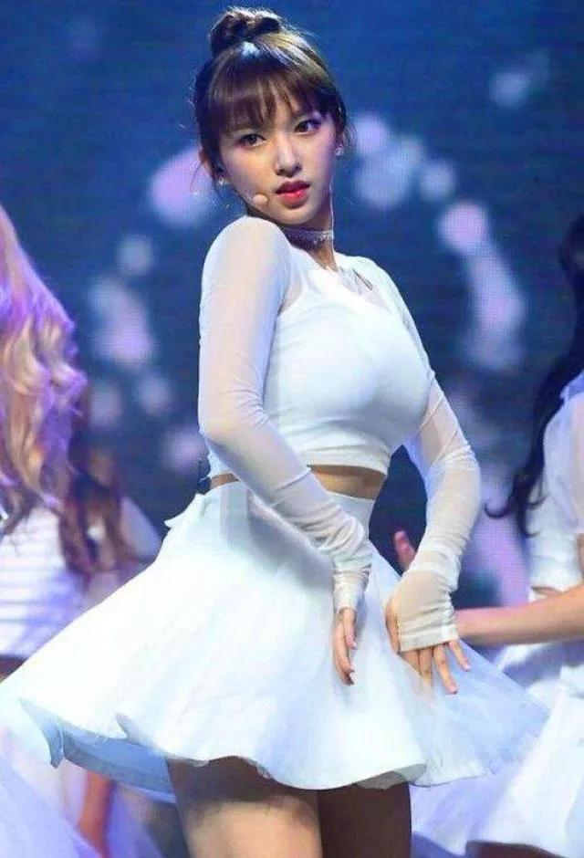 Cheng Xiao is getting more and more aggressive, this dress is too ...