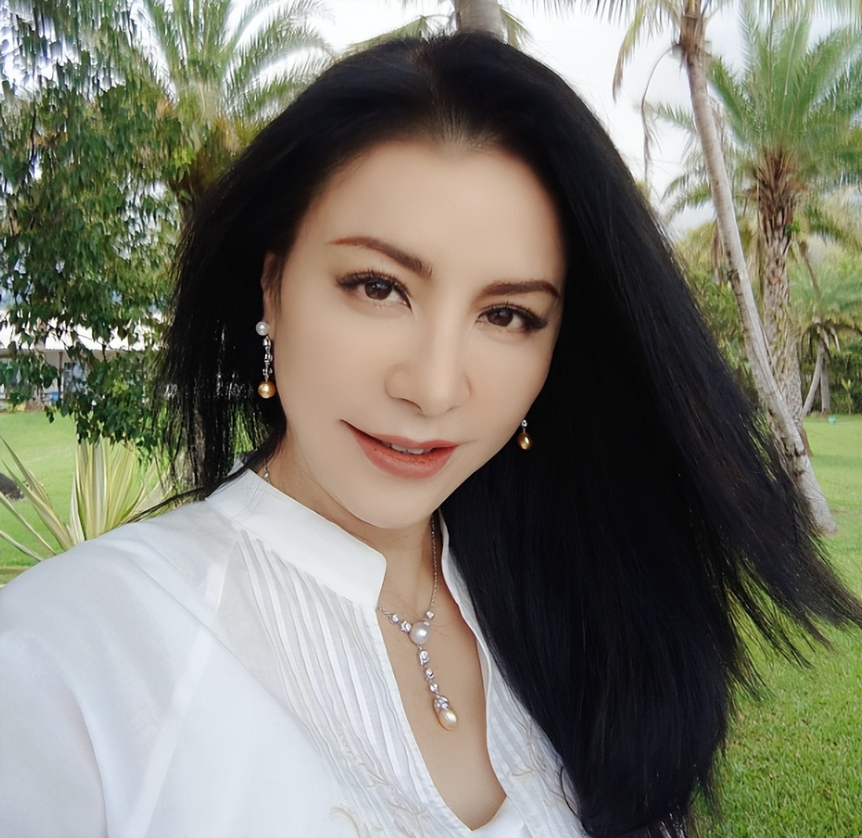 A recent photo of Tian Li was exposed, Xiao Zhao turned into a flower ...