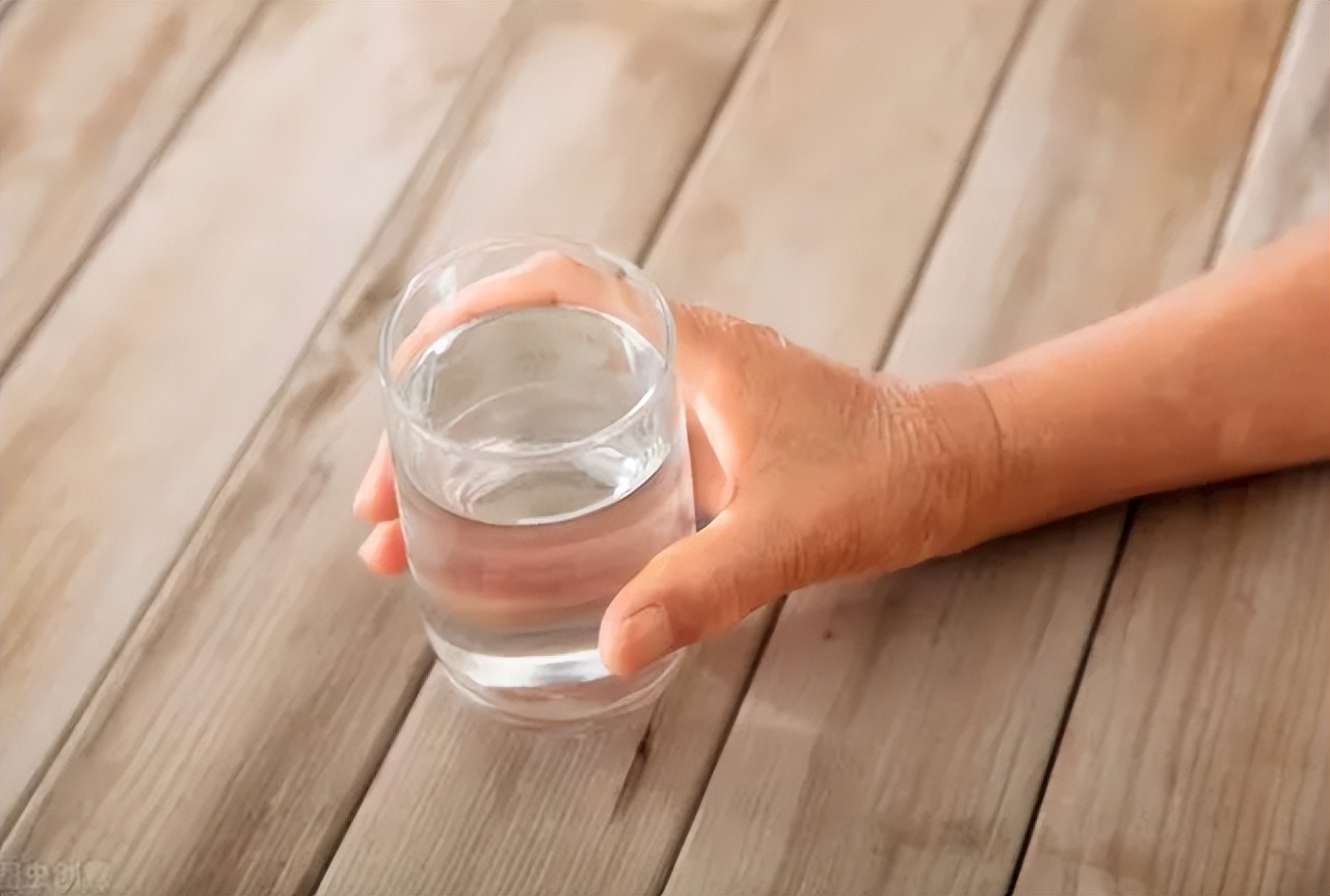 Compared with people who drink boiled water for a long time and people