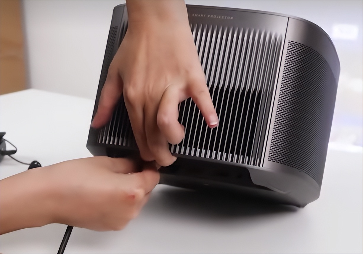 Which is better, Dangbei F5 or XGIMI H5? What is the difference between ...