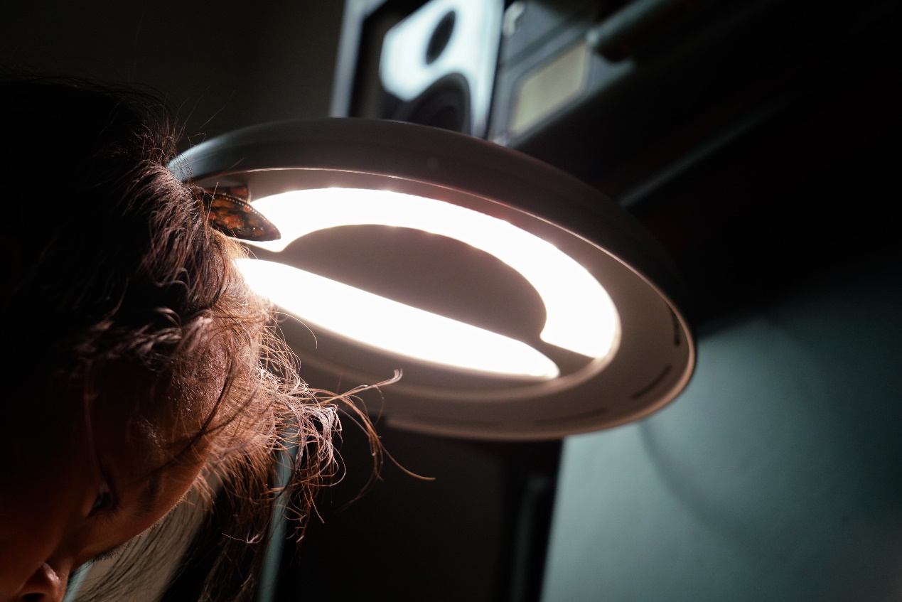 Why is this table lamp so expensive, Dr. Edward NIR red light eye